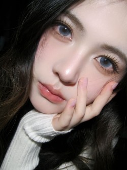 @邑莫绿 爱时而清晰，时而模糊。#妆容分享 #inmyfeelings #氛围感 #今日妆容 #射手