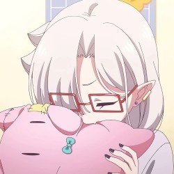 二次元<strong><strong>动漫</strong></strong>高清头像 不擅长吸血的吸血鬼