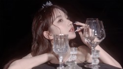 黄玉瑶美女玻璃杯壁纸