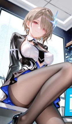 丽塔职业装。喜欢黑丝还是渔网呢 <strong>崩坏</strong>三