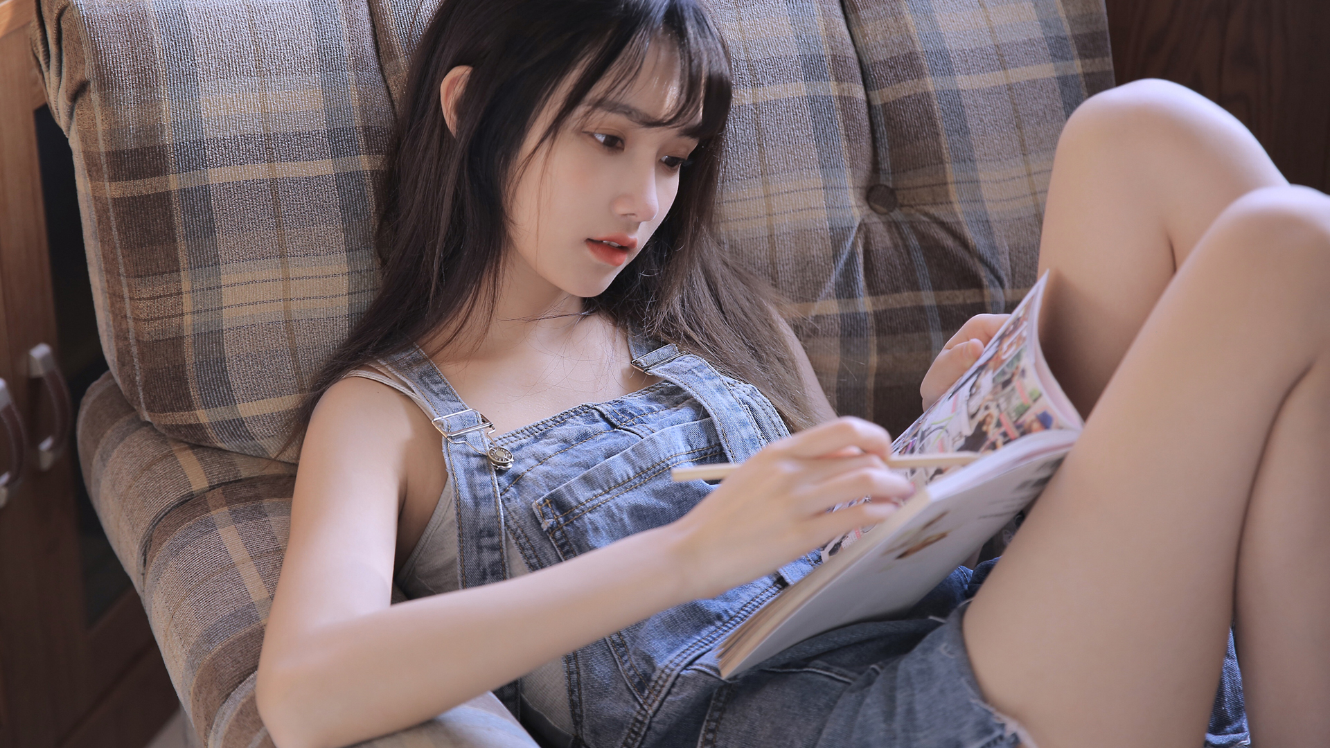 背带牛仔裤美女宋昕冉壁纸