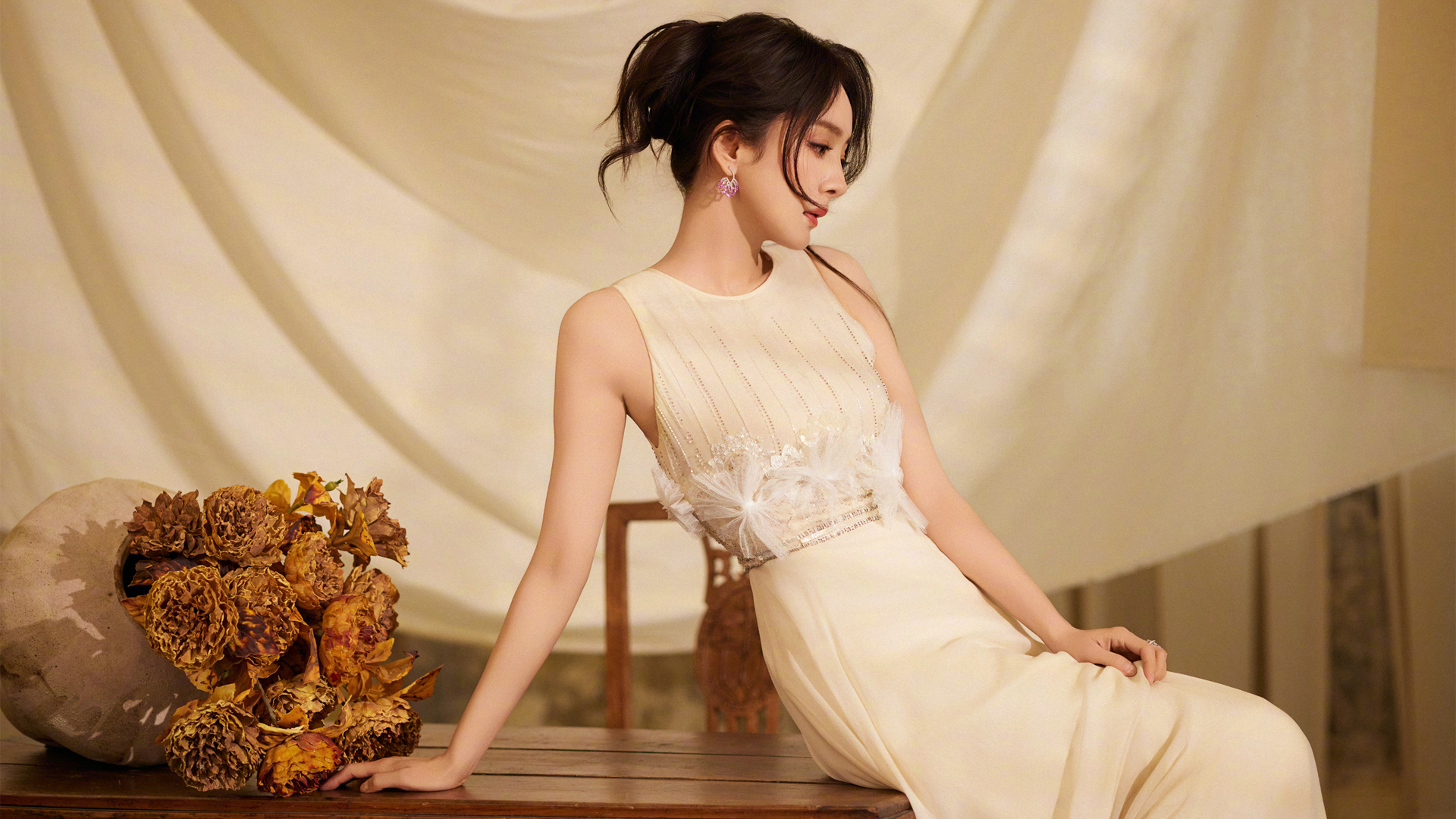 优雅长裙美女杨幂 电脑壁纸