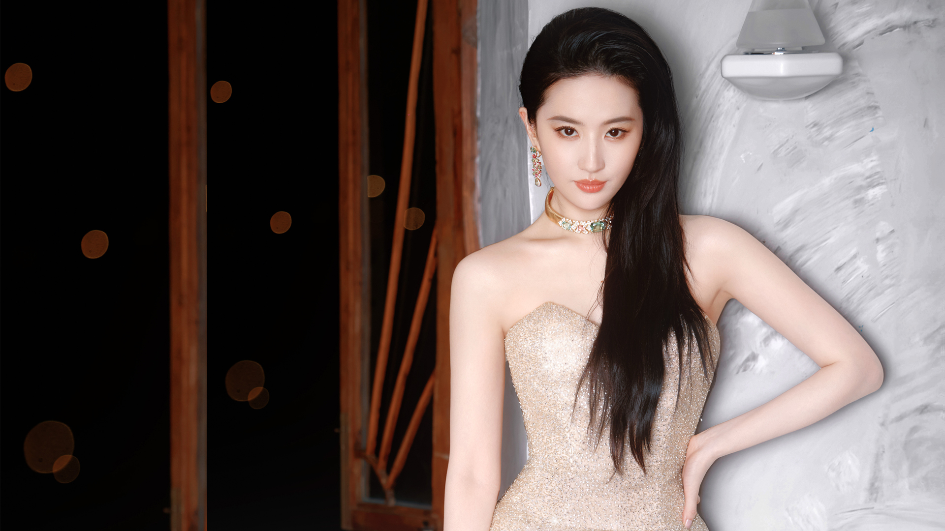 刘亦菲抹胸长裙 高清美女壁纸